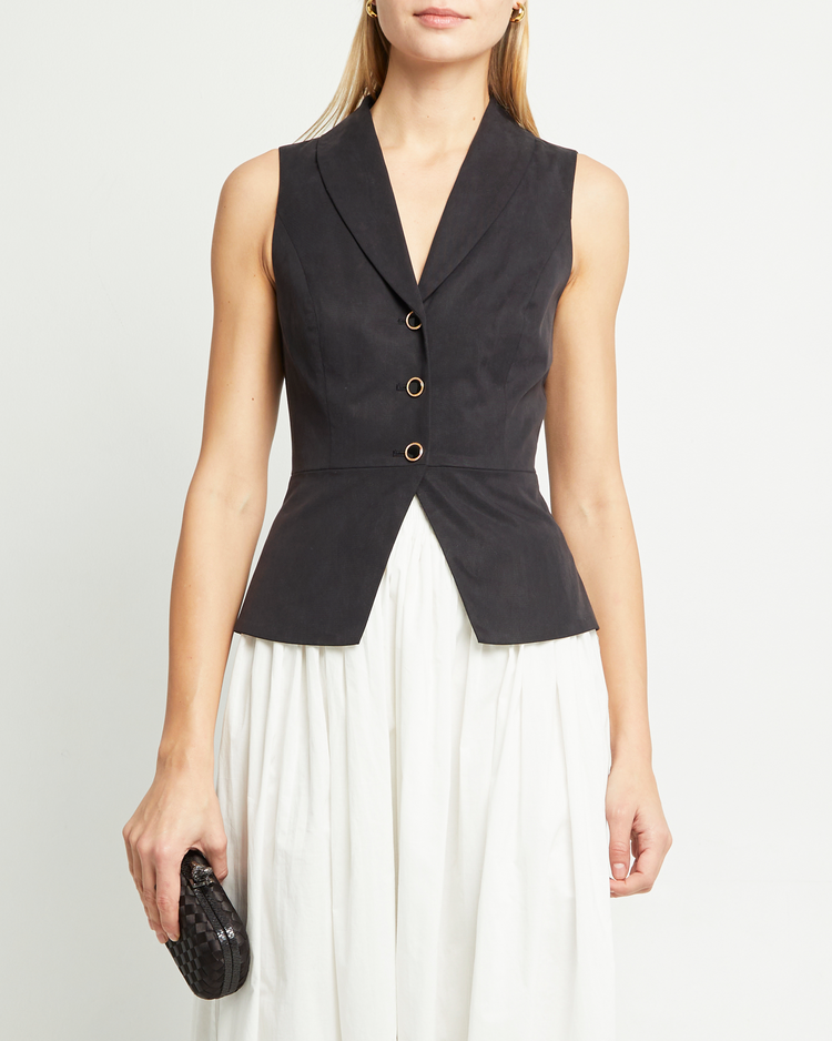 Leandra Vest